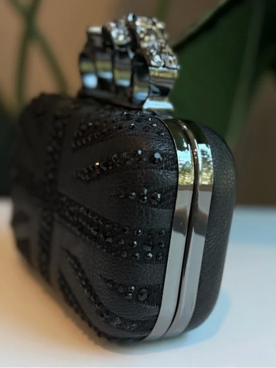 Knuckle Clutch Bag - Picture 3 of 9